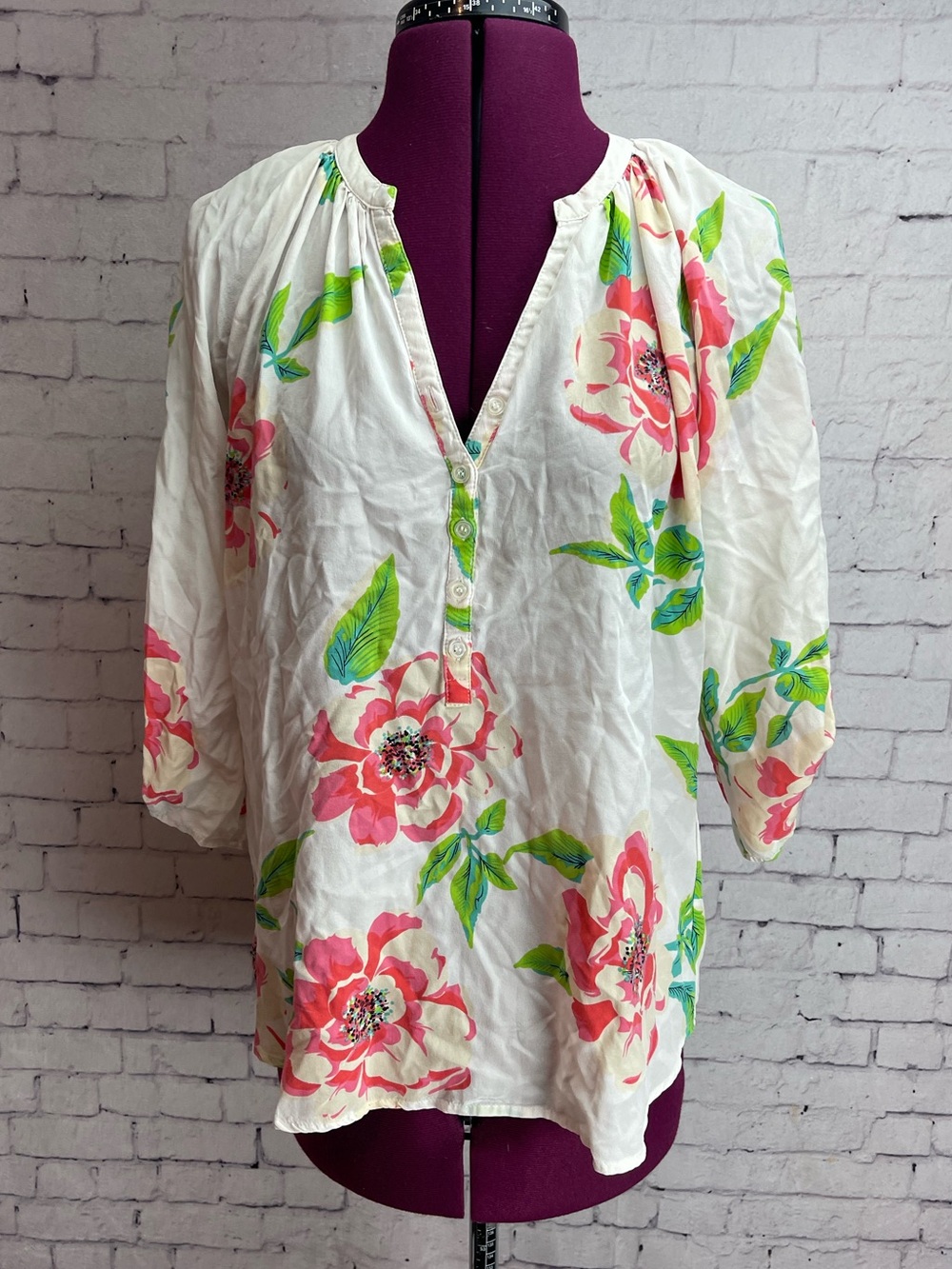 Yumi Kim size small white floral silk blouse